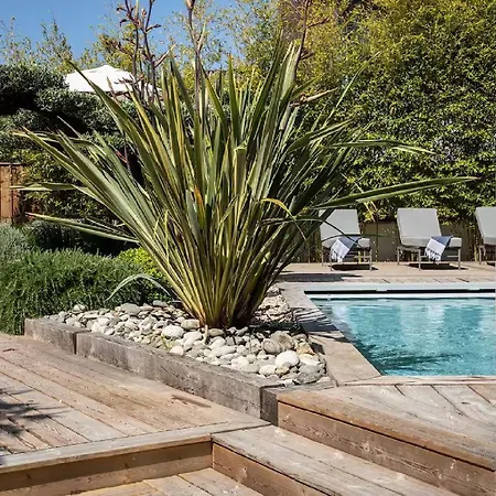 Apartment Is A Luxurious Comfortable With Heated Pool
