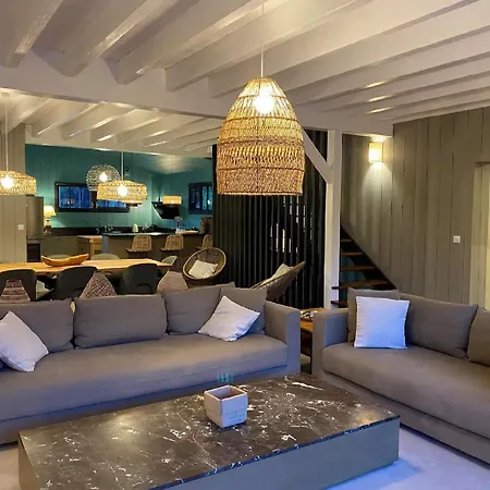 Is A Luxurious Comfortable With Heated Pool Apartment *